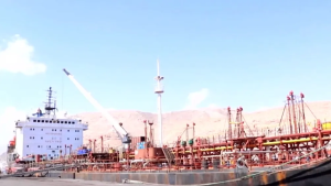 السعودية تعلن شن غارة محدودة على ميناء المكلا