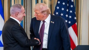 "أكسيوس": ترامب وكبار مستشاريه طالبوا نتنياهو بتغيير سياسته في الضفة الغربية