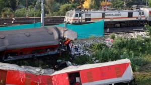 الهند : أكثر من 100 مصاب في حادث تصادم قطارين