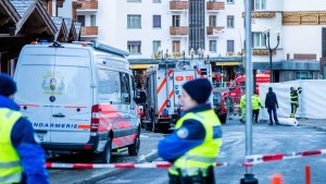 تفاصيل الحريق المروع في منتجع تزلج بسويسرا خلال احتفالات رأس السنة