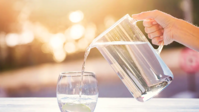 كوب ماء صباحاً في الشتاء يحمي قلبك ودماغك من الجلطات