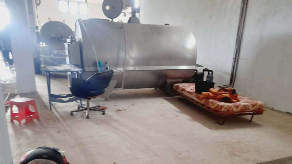 قليبية: حجز كميات من الحليب الفاسد واعلاف مجهولة المصدر بمخزن عشوائي