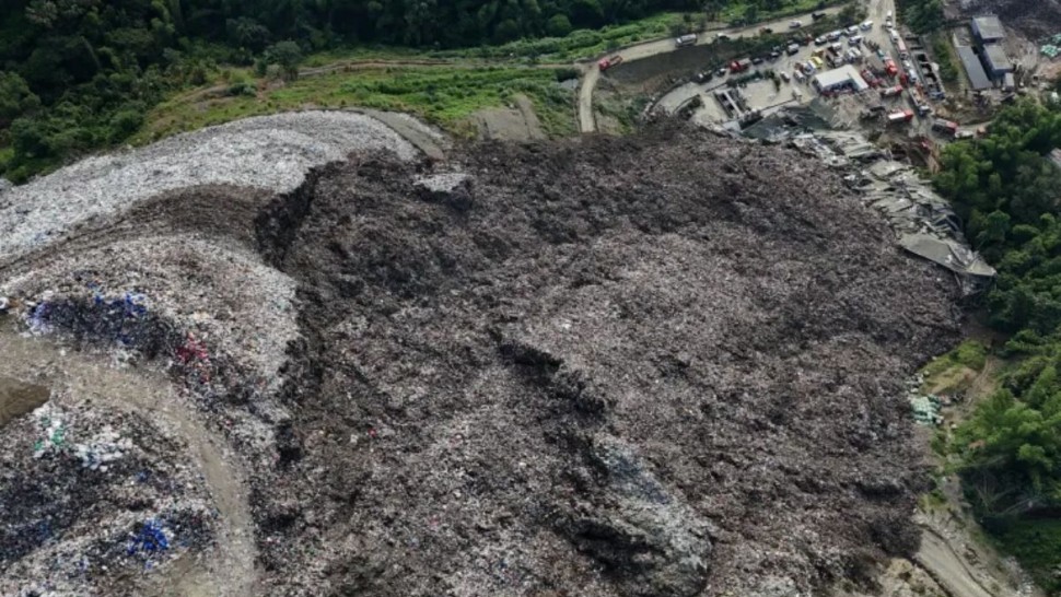 قتيل وعشرات المفقودين بانهيار مصب نفايات بالفلبين