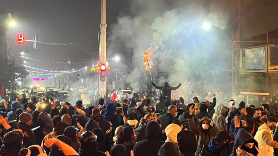 إيران: أمريكا مسؤولة عن تحول الاحتجاجات إلى أعمال عنف