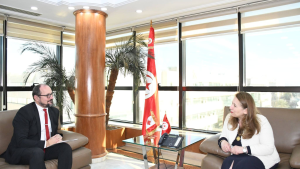 وزيرة الصناعة تبحث مع سفير كندا دفع صادرات زيت الزيتون المعلب