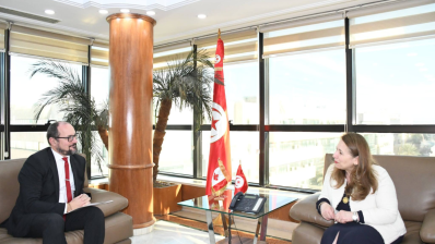 وزيرة الصناعة تبحث مع سفير كندا دفع صادرات زيت الزيتون المعلب
