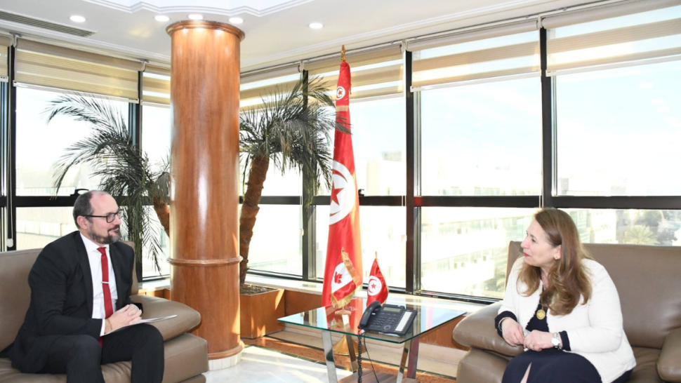 وزيرة الصناعة تبحث مع سفير كندا دفع صادرات زيت الزيتون المعلب