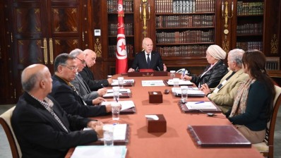 رئيس الجمهورية يتسلم التقرير النهائي للفريق المكلف بإيجاد حلول عاجلة للوضع البيئي بقابس