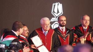 الجامعة العربية الأمريكية تمنح عبّاس شهادة الدكتوراة الفخرية في العلوم الإنسانية