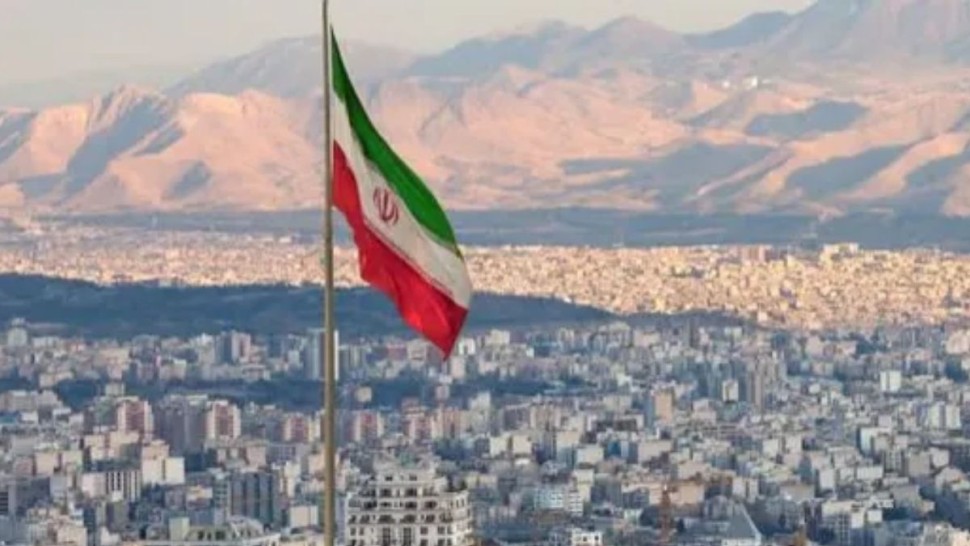 إيران تعيد فتح مجالها الجوي بعد إغلاق مؤقت