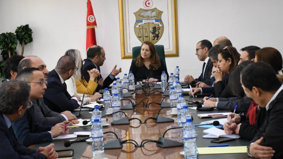 البنك الإفريقي للتنمية يؤكد مواصلة دعم مشاريع الطاقة والصناعة في تونس