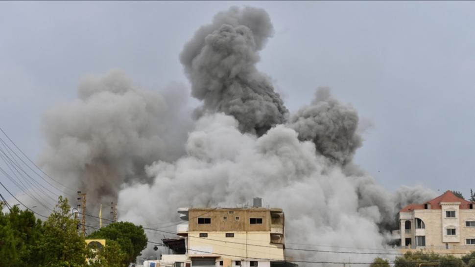 الاحتلال يشن غارات على مبنيين في بلدة سحمر شرقي لبنان