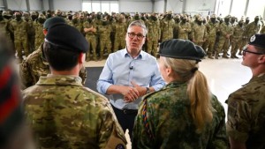 بريطانيا ترفع سن استدعاء عسكرييها القدامى تحسبا لحروب محتملة