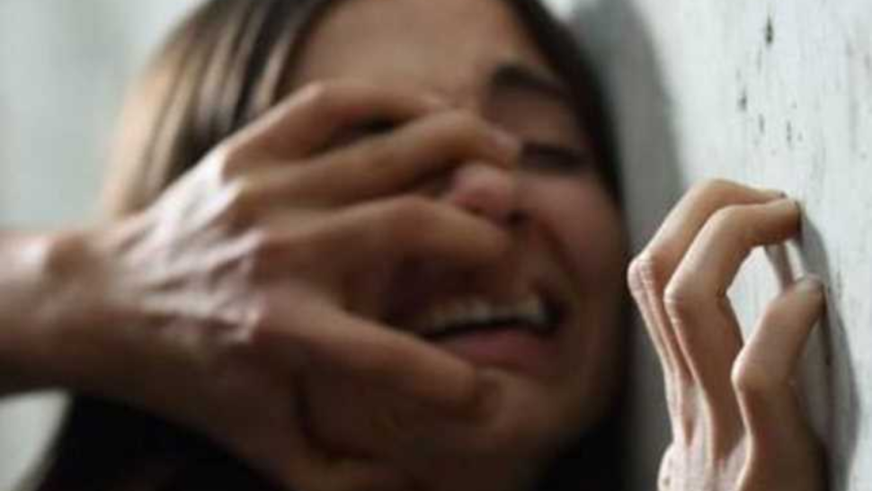 حلق الوادي : 9 سنوات سجنا لتلميذ حوّل وجهة زميلته و اغتصبها