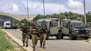 الاحتلال يحشد مئات الجنود ويشن عملية عسكرية واسعة بالخليل