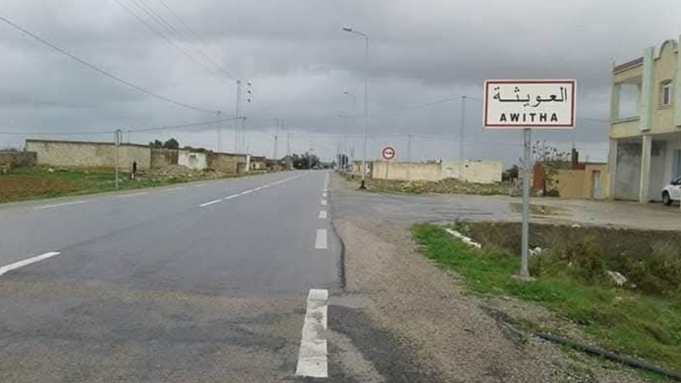 القيروان: أهالي العويثة يحتجون ويغلقون الطريق