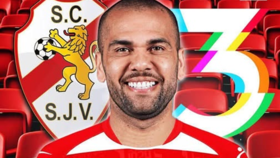 "داني ألفيش" يفكّر في العودة إلى الملاعب عبر نادي "ساو جواو دي فير"