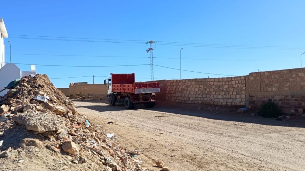 مدنين: خطية مالية ضد شاحنة تم ضبطها بصدد الإلقاء العشوائي لفواضل البناء