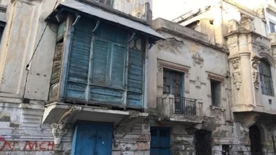 بنايات متداعية