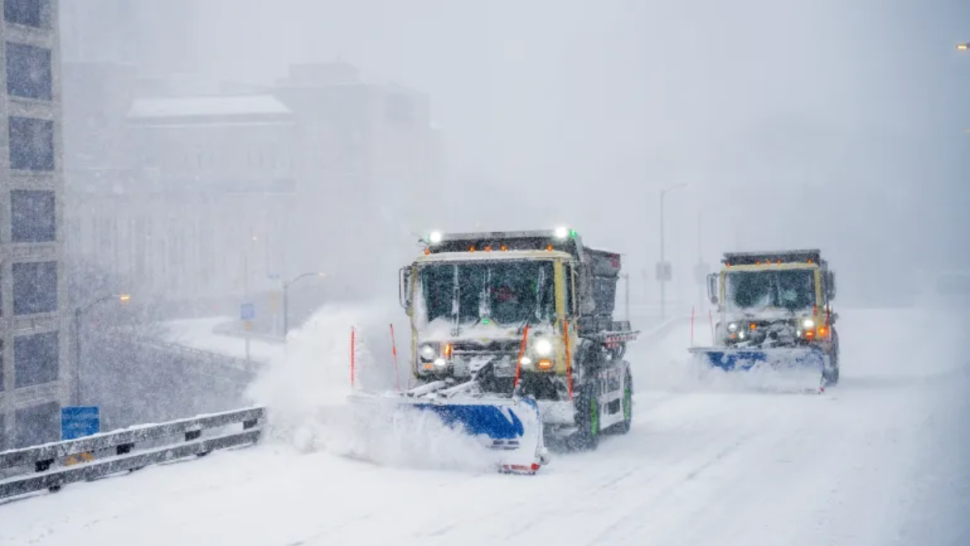 جثث بالعراء ومطارات معطّلة.. عاصفة قطبية تاريخية تضرب الولايات المتحدة وتشل الحياة