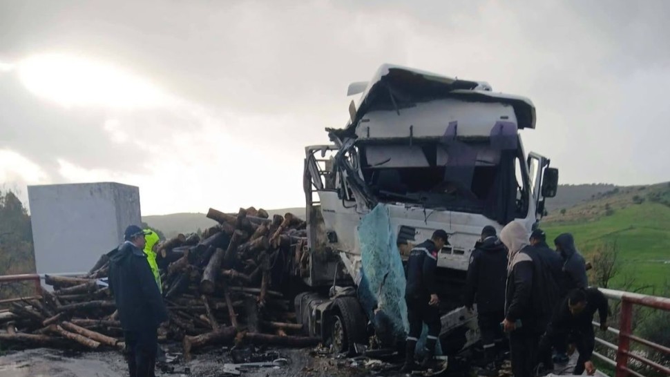باجة : اصطدام شاحنتين يخلّف مصابا ويعطّل جزئيا حركة المرور بالطريق الوطنية عدد 6