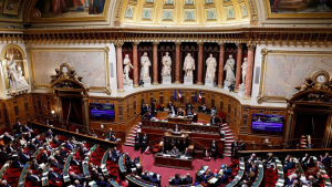 البرلمان الفرنسي يقر حظر شبكات التواصل الاجتماعي على من سنهم دون 15 عاما