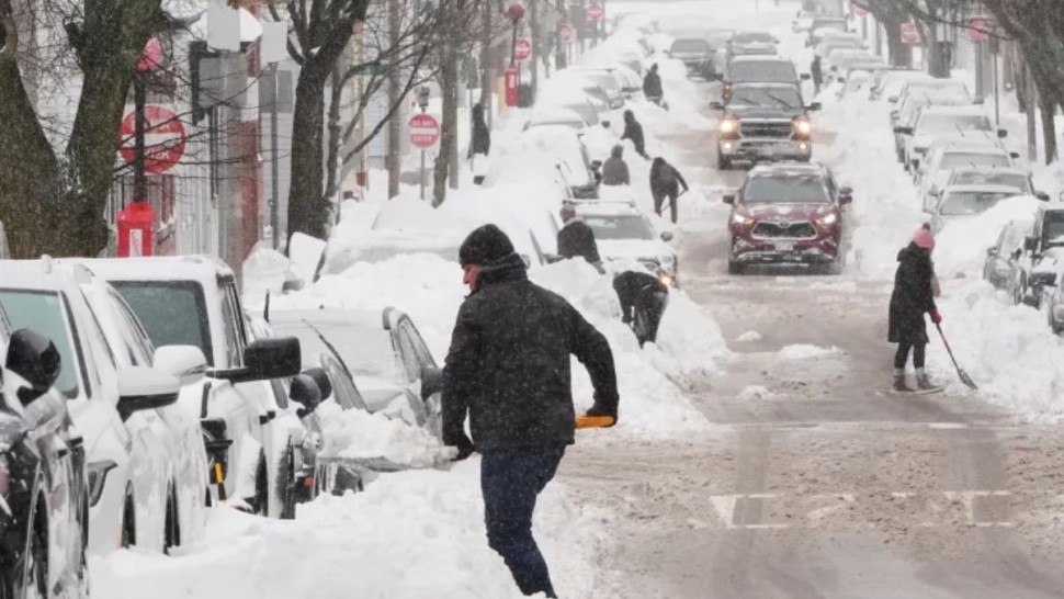 عاصفة ''فيرن'' تواصل ضرب الولايات المتحدة: 21 وفاة وأكثر من 800 ألف منزل بلا كهرباء