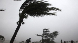 تحذير من رياح قوية بسوسة: الوالي يدعو المواطنين إلى تفادي الخروج إلا للضرورة القصوى