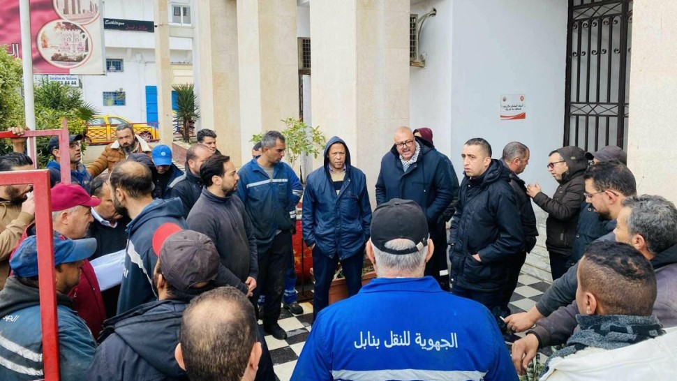 نابل: أعوان وإطارات الشركة الجهوية للنقل ينفذون وقفة احتجاجية للمطالبة بأجورهم