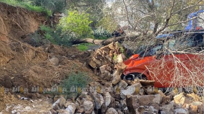 سقوط جزء من سور ملعب الشاذلي زويتن بالعاصمة يتسبب في أضرار لسيارتين