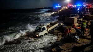 بنزرت: سقوط شاحنة في البحر بشاطئ الصخور