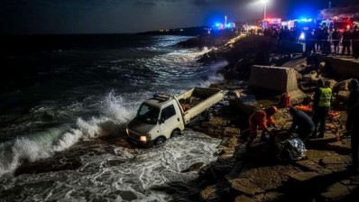 بنزرت: سقوط شاحنة في البحر بشاطئ الصخور