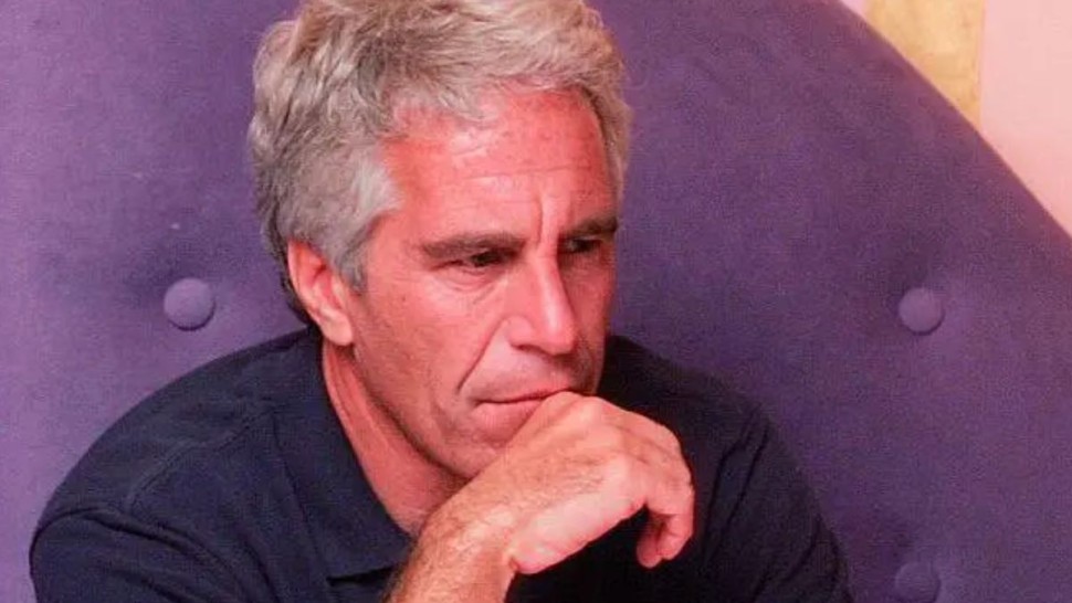 الملياردير الذي أسقطته تهم استغلال القاصرات .. من هو جيفري إبستين ؟