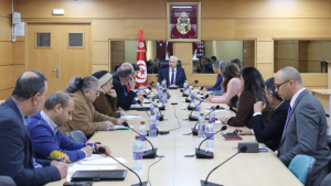 اشرف وزير التجارة وتنمية الصادرات سمير عبيد يوم امس على اجتماع لمتابعة مدى تقدم إنجاز مشاريع الرقمنة وتبسيط الإجراءات الإدارية وذلك بحضور رئيسة الديوان وإطارات الوزارة