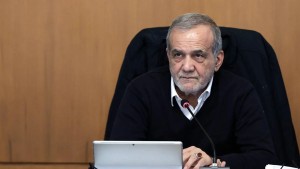 الرئيس الإيراني يعلن استعداداً مشروطاً للتفاوض مع الولايات المتحدة