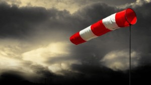 ظهر اليوم: رياح قوية نسبيا إلى قوية بالوسط والجنوب