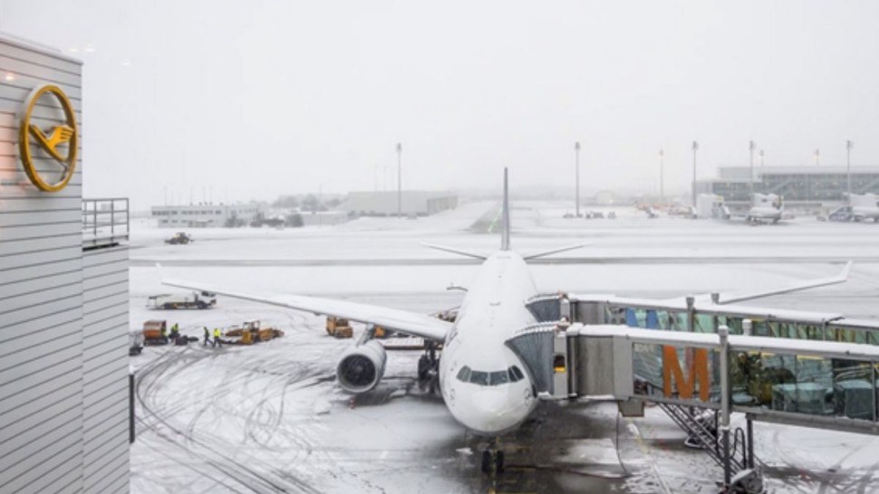 تأخير سفرات في مطار فرانكفورت الألماني بسبب سوء الأحوال الجوية
