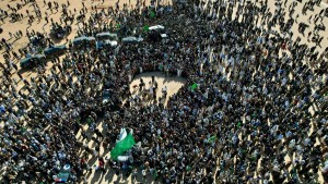 الساعدي القذافي: ''أكرمك الله يا سيف الإسلام وفزت في الانتخابات وأنت ميت! هذا استفتاء وطني''