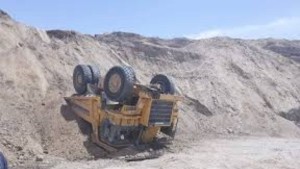 قفصة: انقلاب شاحنة فسفاط وإصابة سائقها