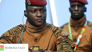 البرلمان الانتقالي في بوركينا فاسو يحلّ جميع الأحزاب وسط انتقادات دولية