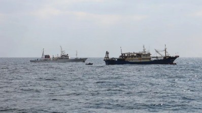 اليابان تحتجز قاربًا صينيًا قبالة ناغازاكي وسط تصاعد التوتر مع بكين