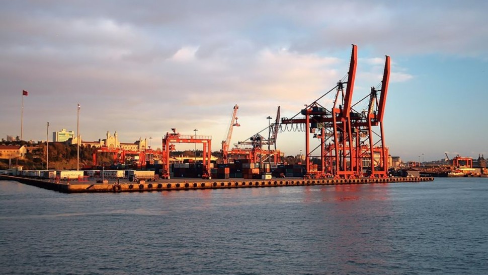 أربعة أطفال أصيلو قابس عالقون في ميناء إسطنبول ونداء عاجل لإعادتهم إلى تونس