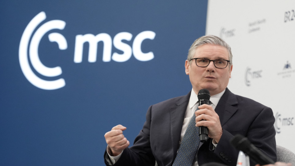 رئيس وزراء بريطانيا: علينا بناء "قوة صلبة" والتأهب للقتال إذا لزم الأمر