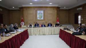 بن عروس: التسريع في استكمال إجراءات إحداث مركز لعلاج الأورام محور جلسة عمل