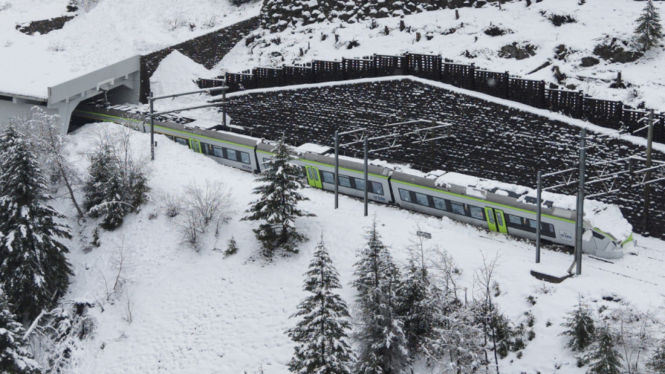 سويسرا: 5 جرحى في انحراف قطار عن سكته