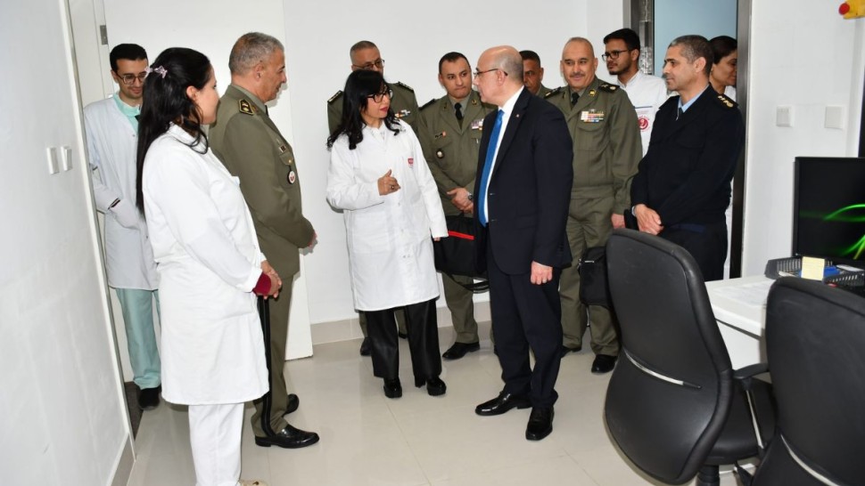 خلال زيارته للمستشفى العسكري بصفاقس: وزير الدفاع يؤكد أهمية تطوير آليات العمل