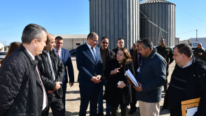 وزيرة الصناعة: مخزون مادة الأمونيتر متوفر ويجري توزيعه بصفة شفافة