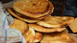 منوبة: تركيز نقاط بيع خبز "طابونة" مُهيّأة ومنظّمة لبائعات من أسر معوزة