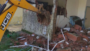 جندوبة: إزالة بناية آيلة للسقوط بمدرسة طريق عين دراهم حفاظًا على سلامة التلاميذ