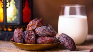 التمر بالحليب عند الإفطار.. "كنز صحي" في رمضان